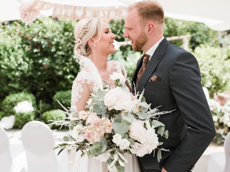 HochZeit Hochzeitpaerchen Hanseatischer Hof by Lovely Memoried 675c23ba 924f645a@1024w 768x576